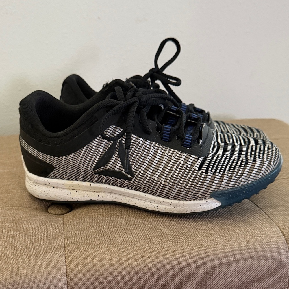 Reebok Kids Black &‎ White JJ Watt II low Sneakers size 5 youth